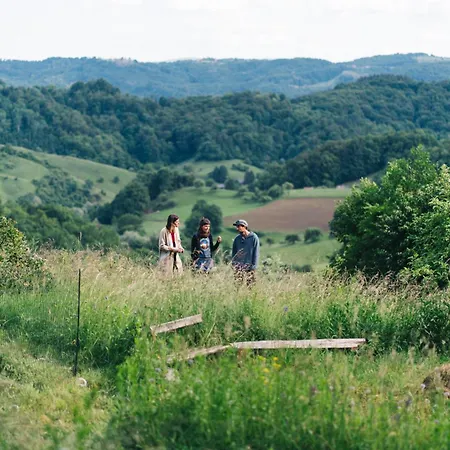 Nature-based Retreat By Naj Raste 럭셔리텐트